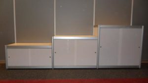 SKAP MED SKYVEDØR - H 70 CM.