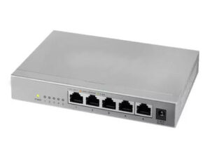 Nettverks switch 4porter med kabler (uten WiFi)